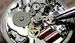 cấu tạo và cách vận hành của đồng hồ cơ